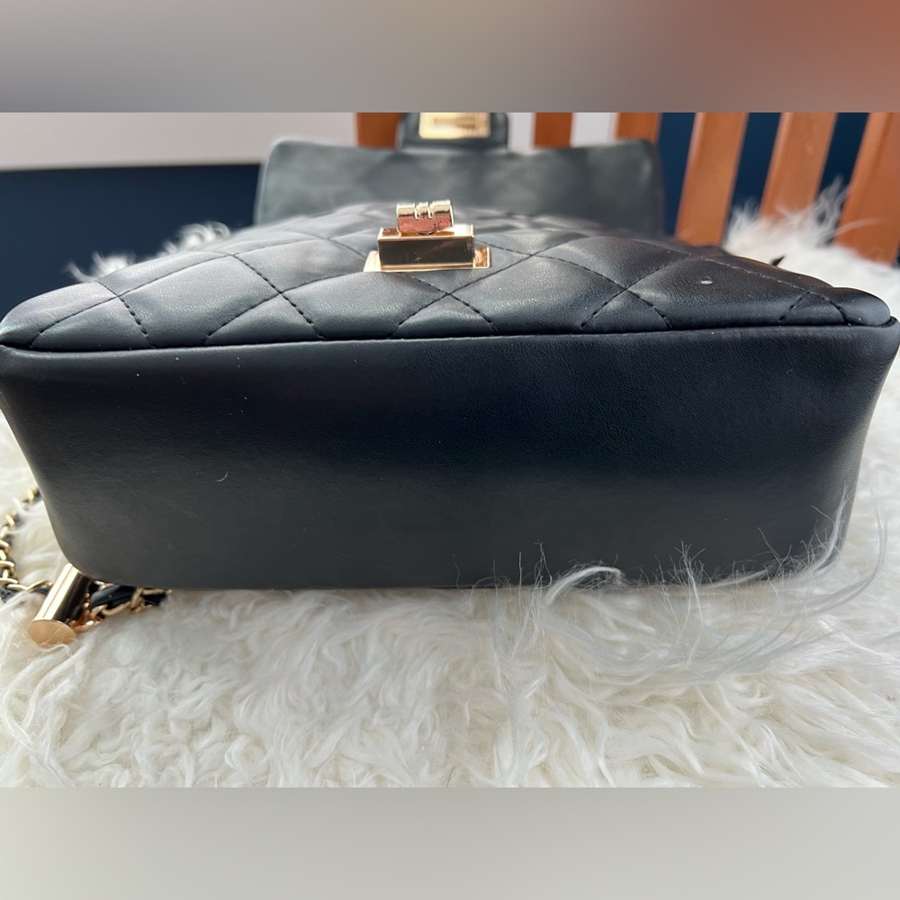 Quilted Black Leather Crossbody Shoulder Bag - Gold Hardware - Picture 4 of 8